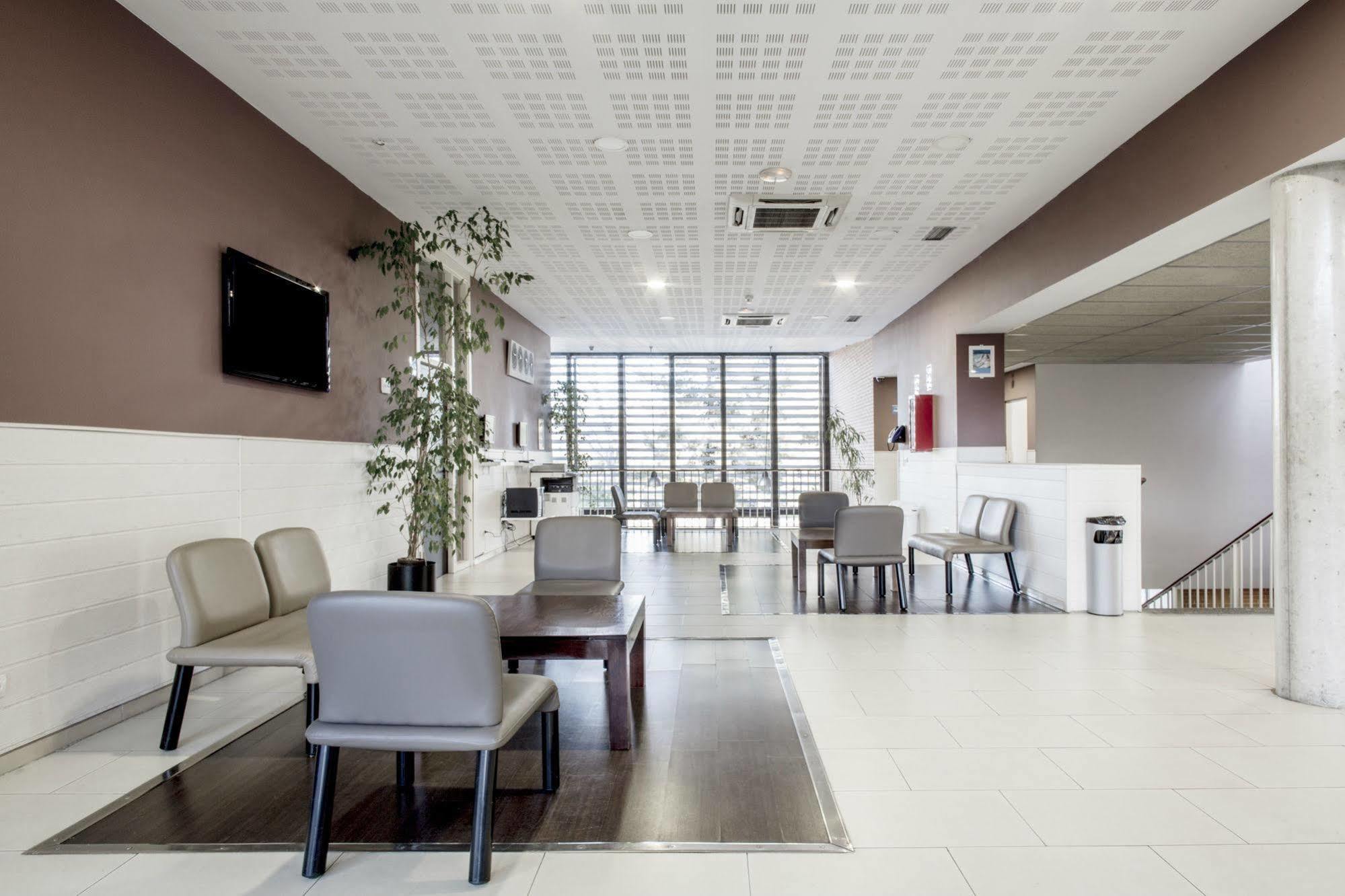 Residencia Universitaria Resa Giner De Los Rios Alcalá de Henares Exterior photo