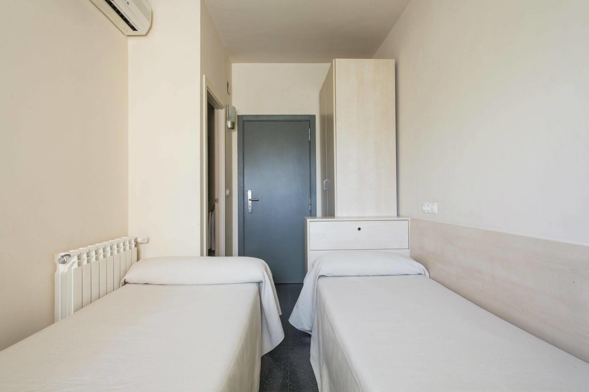 Residencia Universitaria Resa Giner De Los Rios Alcalá de Henares Exterior photo