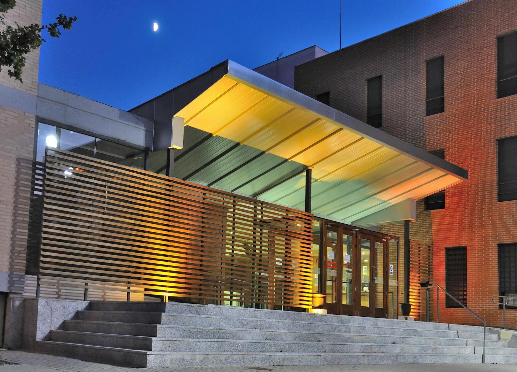 Residencia Universitaria Resa Giner De Los Rios Alcalá de Henares Exterior photo